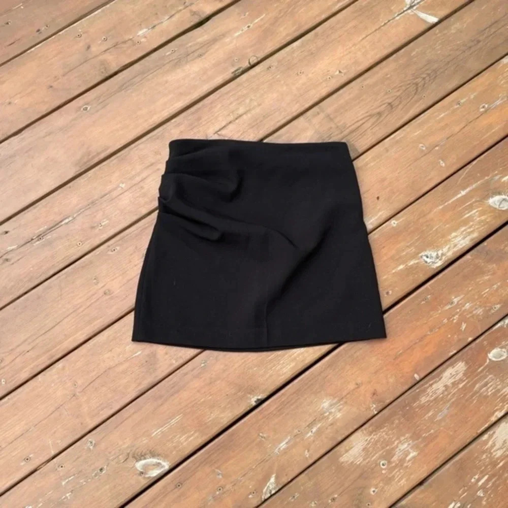 New Dynamite Front Ruched Skirt - Picture 10 of 16